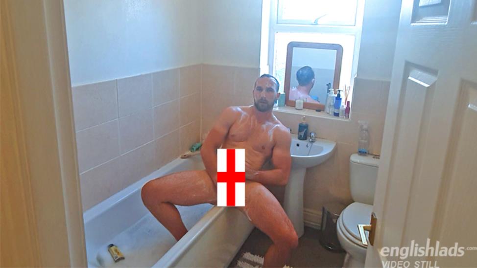 EnglishLads - Rich Wills Wanks his Big Uncut Cock whilst having a Bath 4