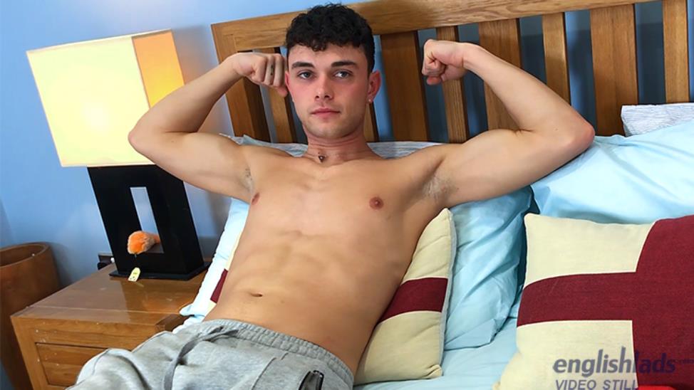EnglishLads - Louis Lister Shows off his Ripped Body 4