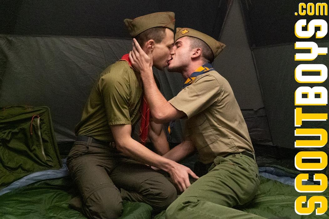 ScoutBoys.com – SCOUTS IN THEIR TENT – Austin L Young, Oliver James