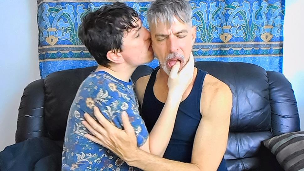 ManPuppy - Hot Gay Kissing - Christian Marx, Richard Lennox 2