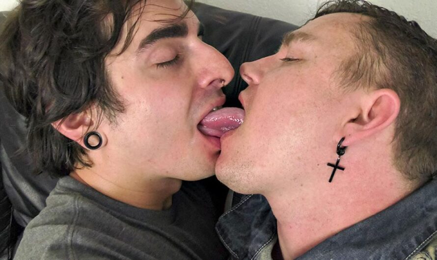 ManPuppy – Hot Gay Kissing With Johnny & Leo – Johnny Mercy, Leo Blue