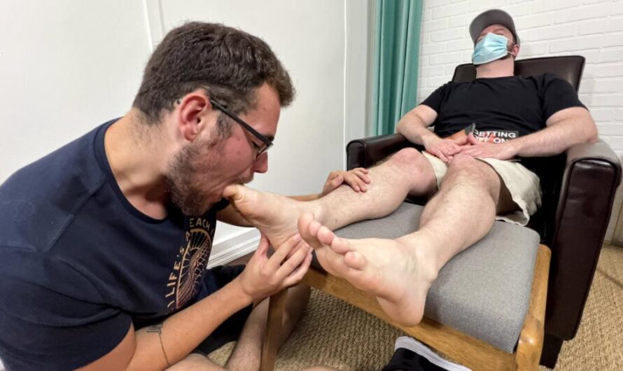 TicklishChubs – CDubs Worships Doctor’s Feet!