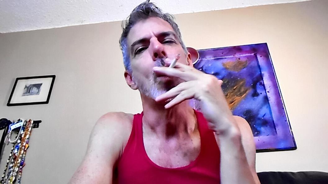 ManPuppy - Giant Daddy Smokes In Your Face - Richard Lennox 1