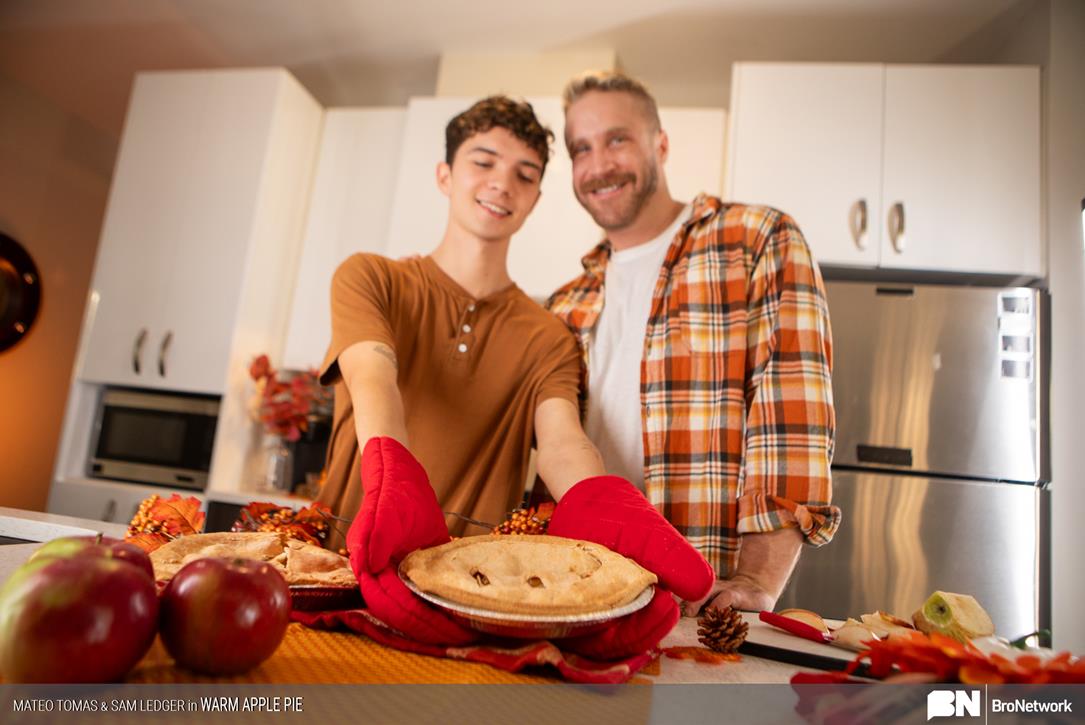 TheBroNetwork - Thanksgiving Special: Warm Apple Pie - Mateo Tomas, Sam Ledger 18