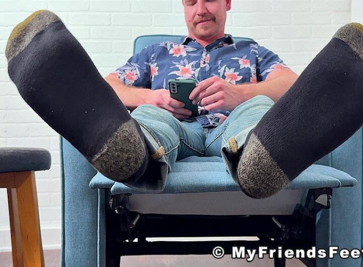 MyFriendsFeet - Russ' Big Size 11 Feet & Socks 21